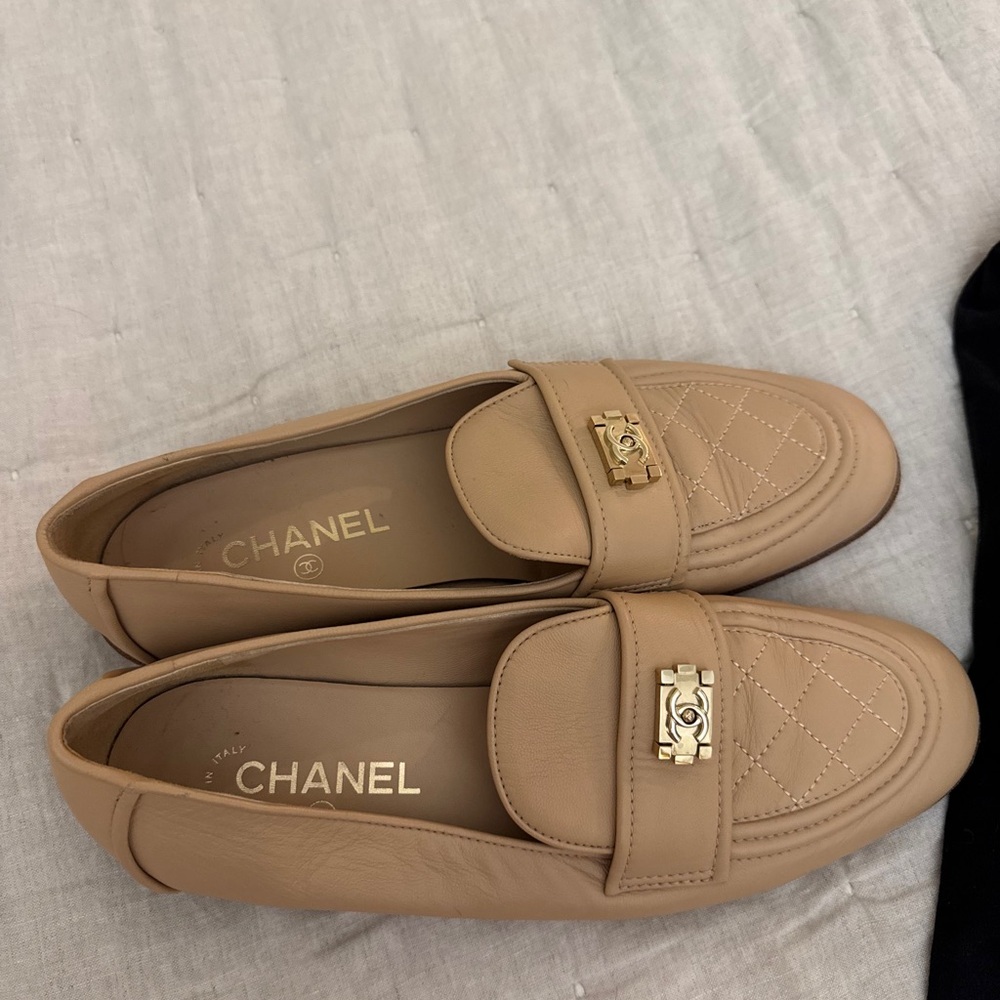 CHANEL Beige Quilted Leather Loafers with Gold Hardware size 41.5 US 10.5 - Picture 3 of 7